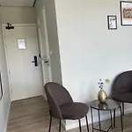 Comfort W Kitchen & Wifi Apartment *