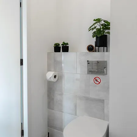 Comfort W Kitchen & Wifi