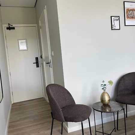 Comfort W Kitchen & Wifi Apartment *